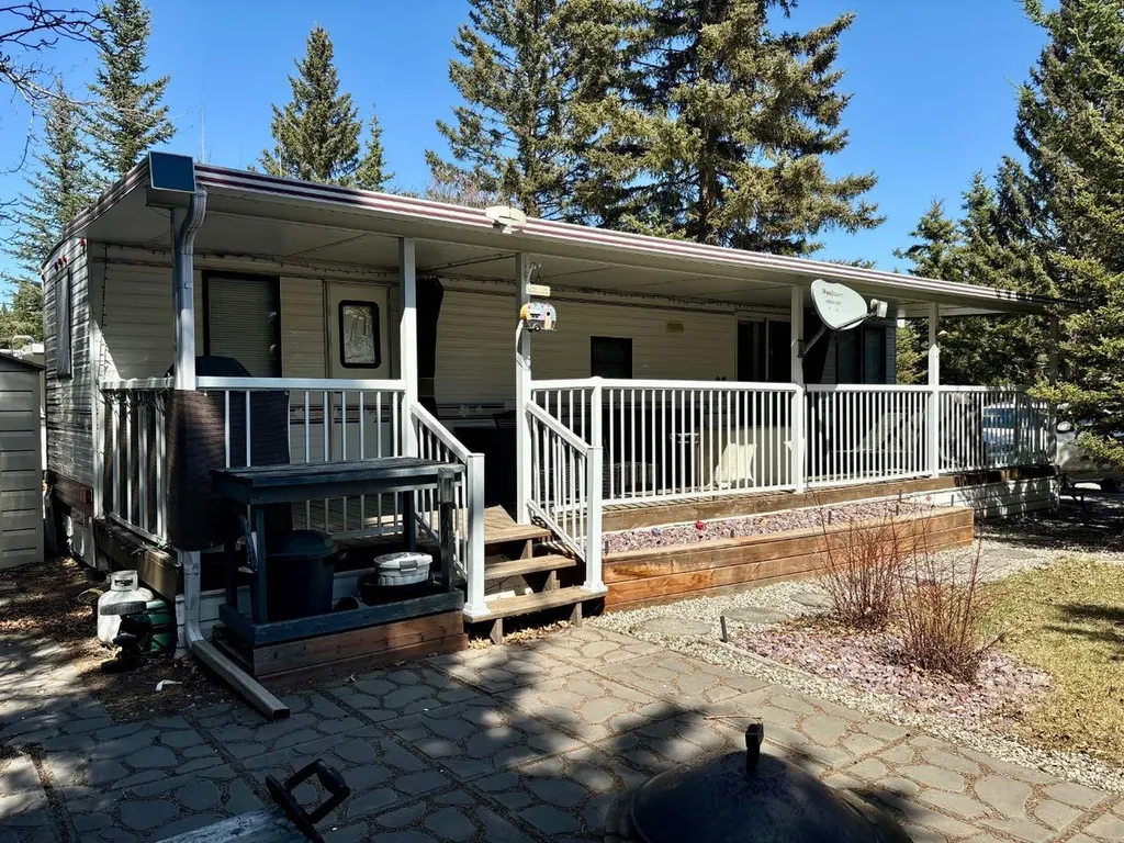 10&11 5230 Highway 27 Sundre AB T0M1X0