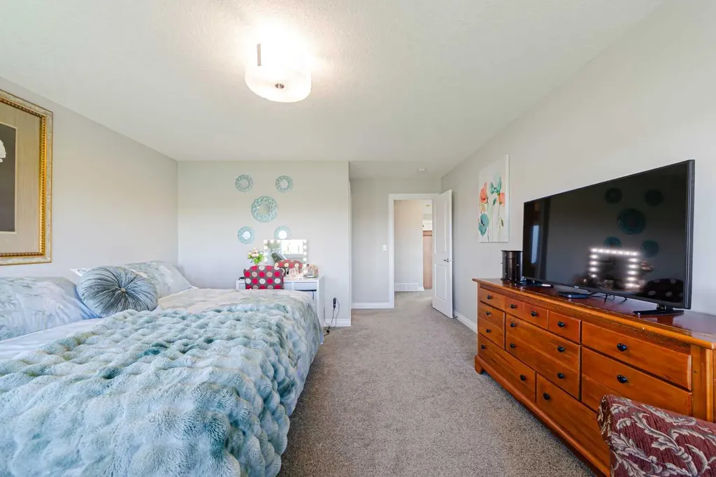 148 Marquis View SE Calgary AB T3M 2H4