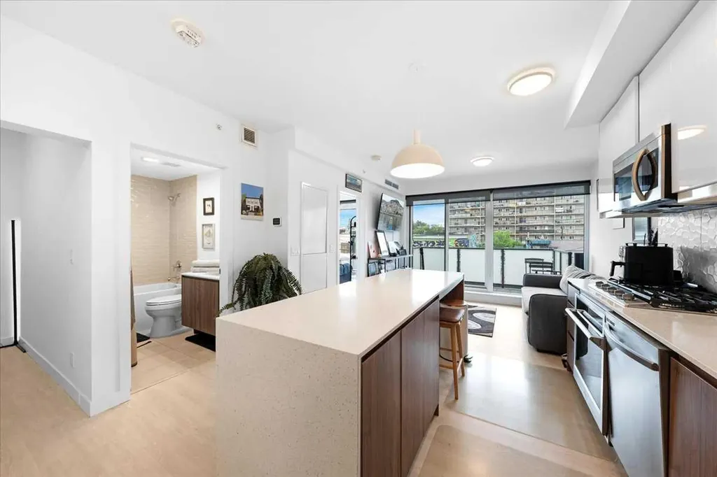 327 9a Street NW Calgary AB T2N1T7