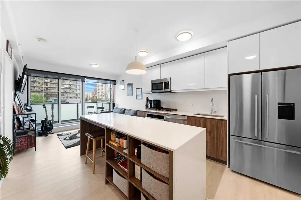 327 9a Street NW Calgary AB T2N1T7