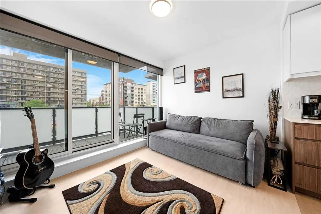 327 9a Street NW Calgary AB T2N1T7