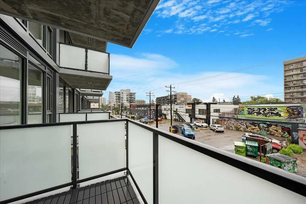327 9a Street NW Calgary AB T2N1T7