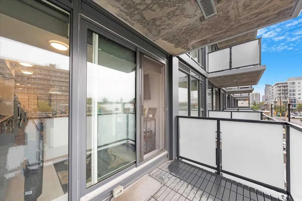 327 9a Street NW Calgary AB T2N1T7
