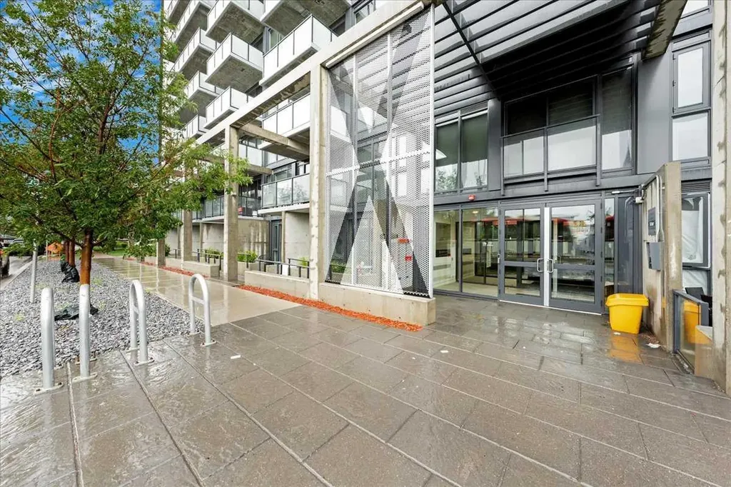 327 9a Street NW Calgary AB T2N1T7