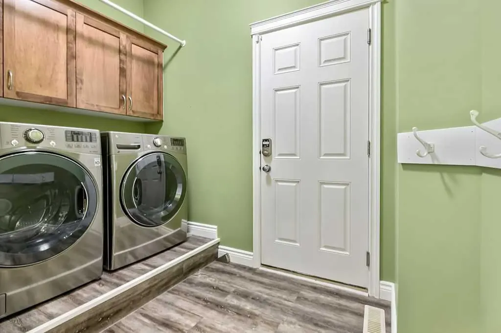 158 New Brighton Lane SE Calgary AB T2Z 0E3
