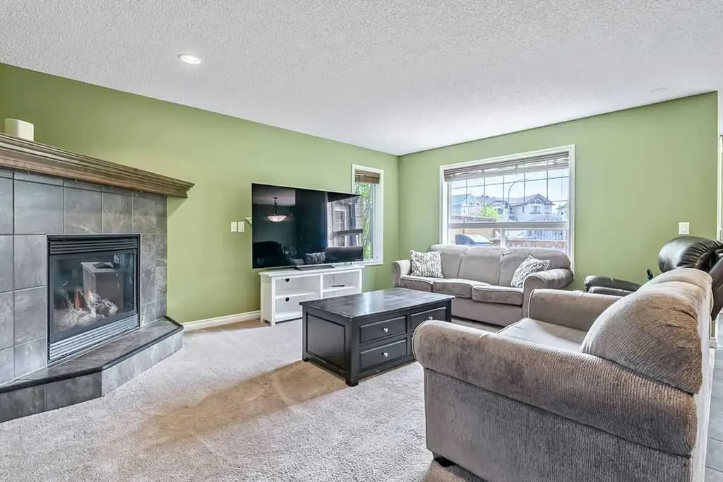 158 New Brighton Lane SE Calgary AB T2Z 0E3
