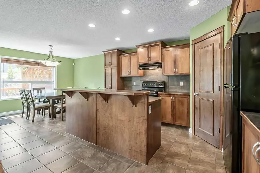158 New Brighton Lane SE Calgary AB T2Z 0E3
