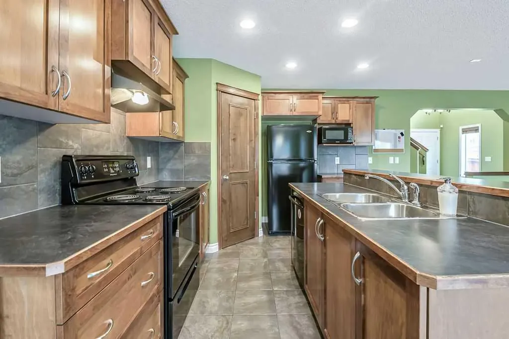 158 New Brighton Lane SE Calgary AB T2Z 0E3