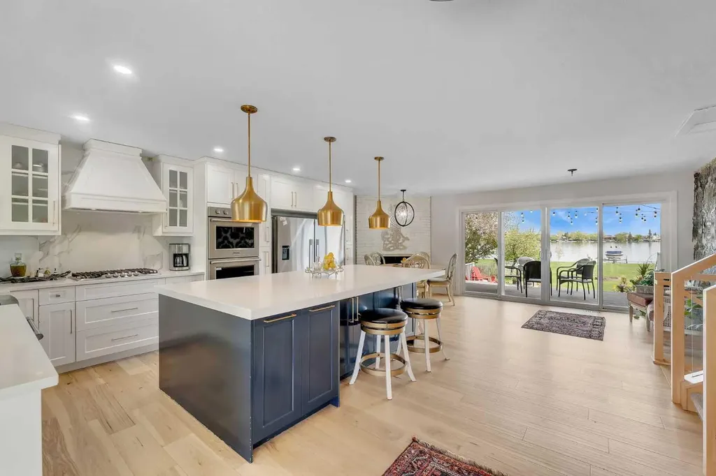 272 West Chestermere Drive Chestermere AB T1X 1B2