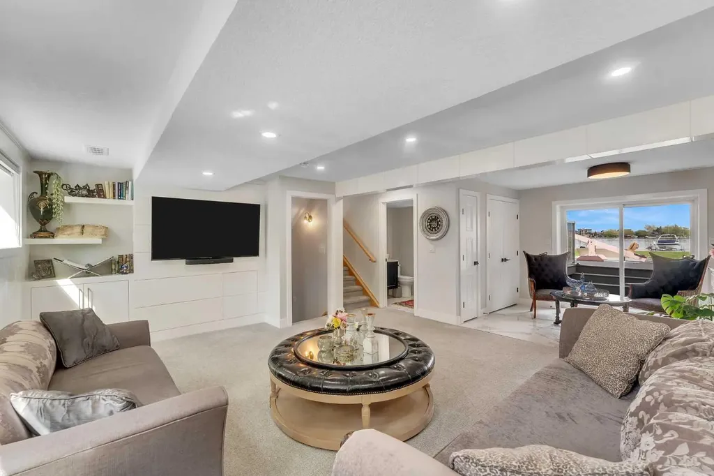 272 West Chestermere Drive Chestermere AB T1X 1B2