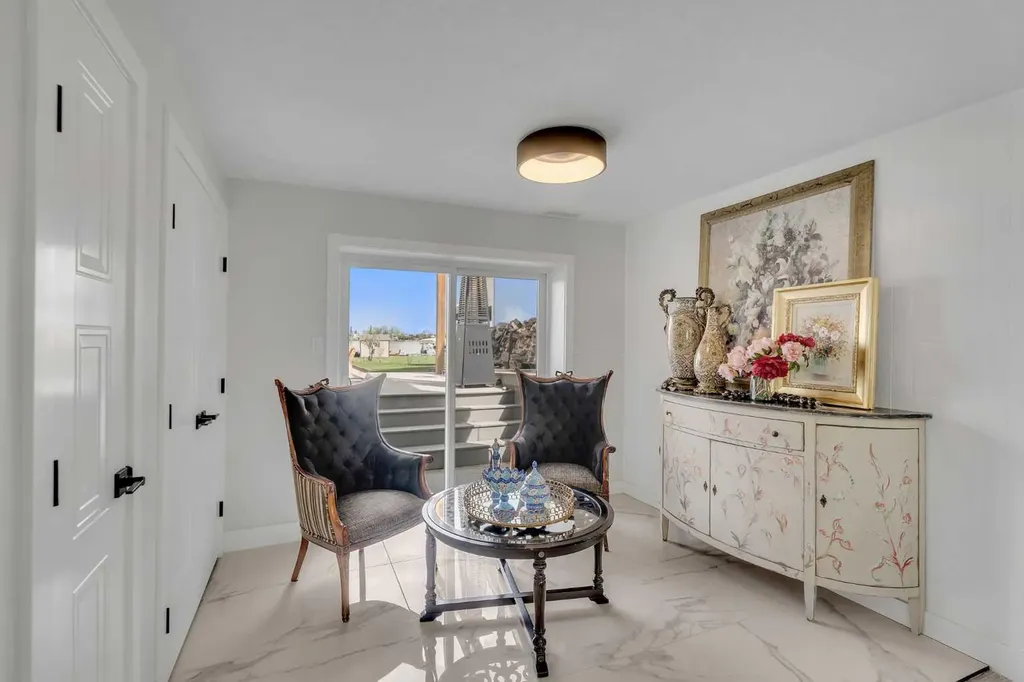 272 West Chestermere Drive Chestermere AB T1X 1B2