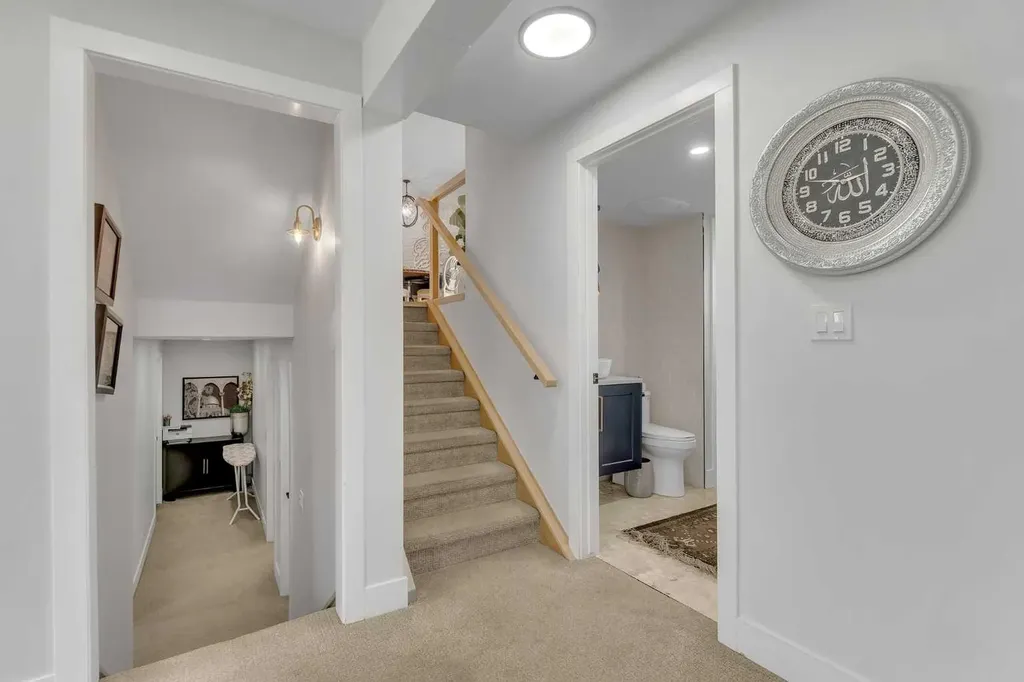 272 West Chestermere Drive Chestermere AB T1X 1B2
