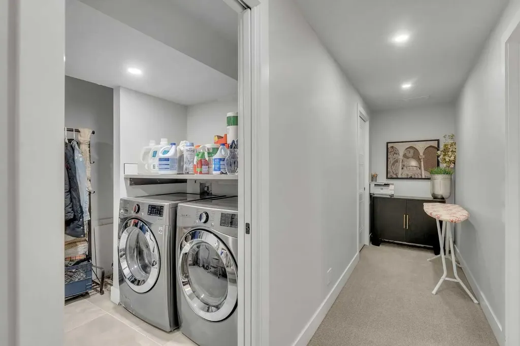 272 West Chestermere Drive Chestermere AB T1X 1B2