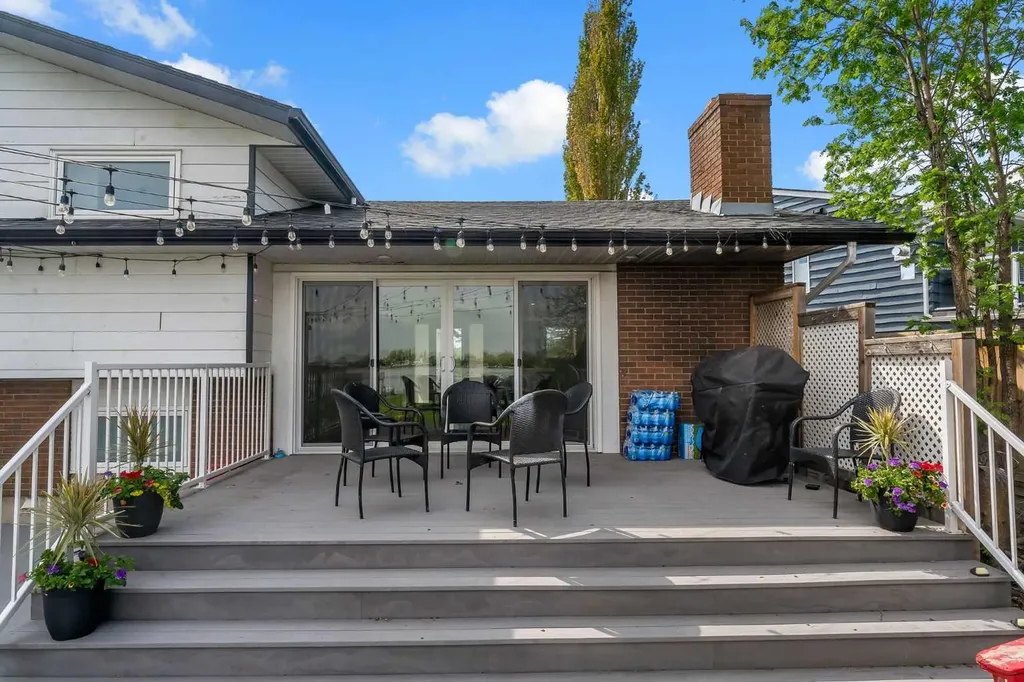 272 West Chestermere Drive Chestermere AB T1X 1B2