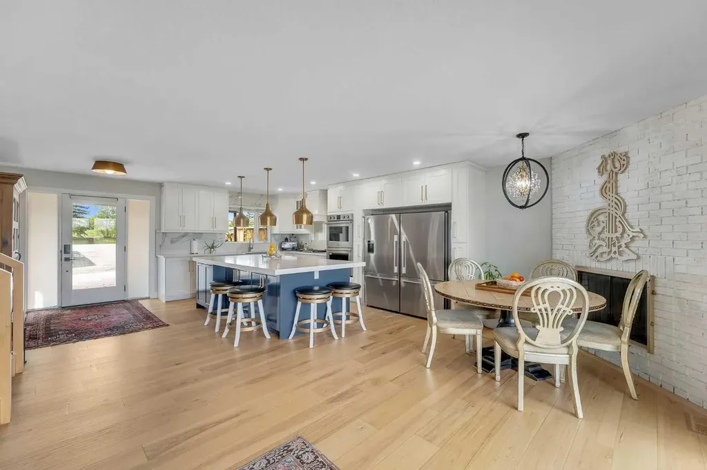 272 West Chestermere Drive Chestermere AB T1X 1B2