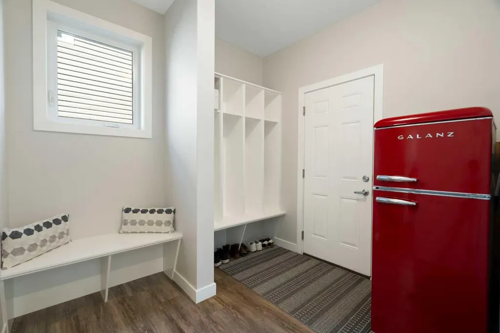 48 Crestbrook Link SW Calgary AB T3B 6G9