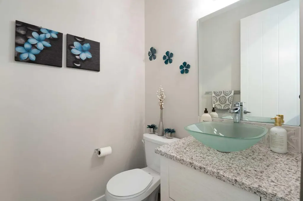 48 Crestbrook Link SW Calgary AB T3B 6G9