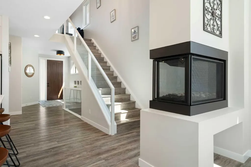 48 Crestbrook Link SW Calgary AB T3B 6G9