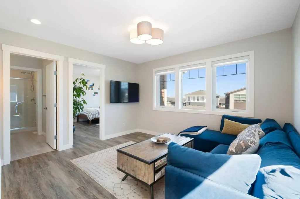 48 Crestbrook Link SW Calgary AB T3B 6G9