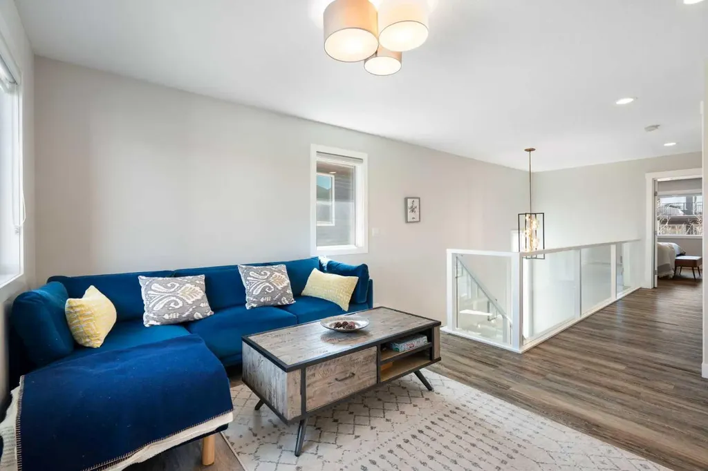 48 Crestbrook Link SW Calgary AB T3B 6G9
