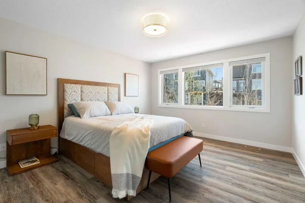 48 Crestbrook Link SW Calgary AB T3B 6G9