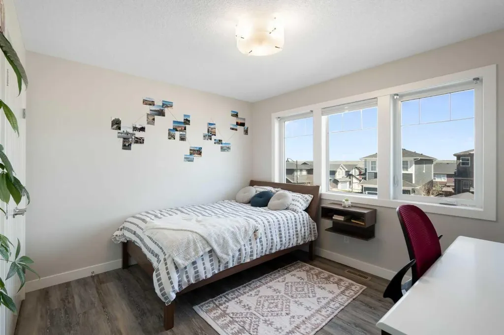 48 Crestbrook Link SW Calgary AB T3B 6G9