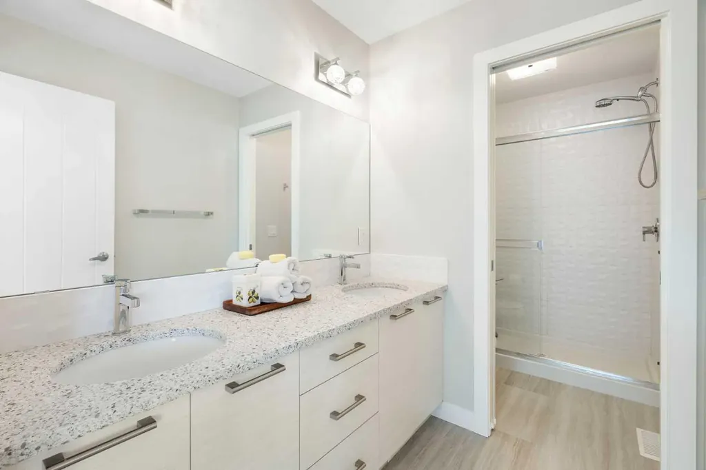 48 Crestbrook Link SW Calgary AB T3B 6G9