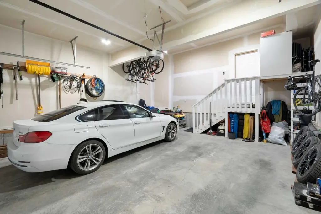 48 Crestbrook Link SW Calgary AB T3B 6G9
