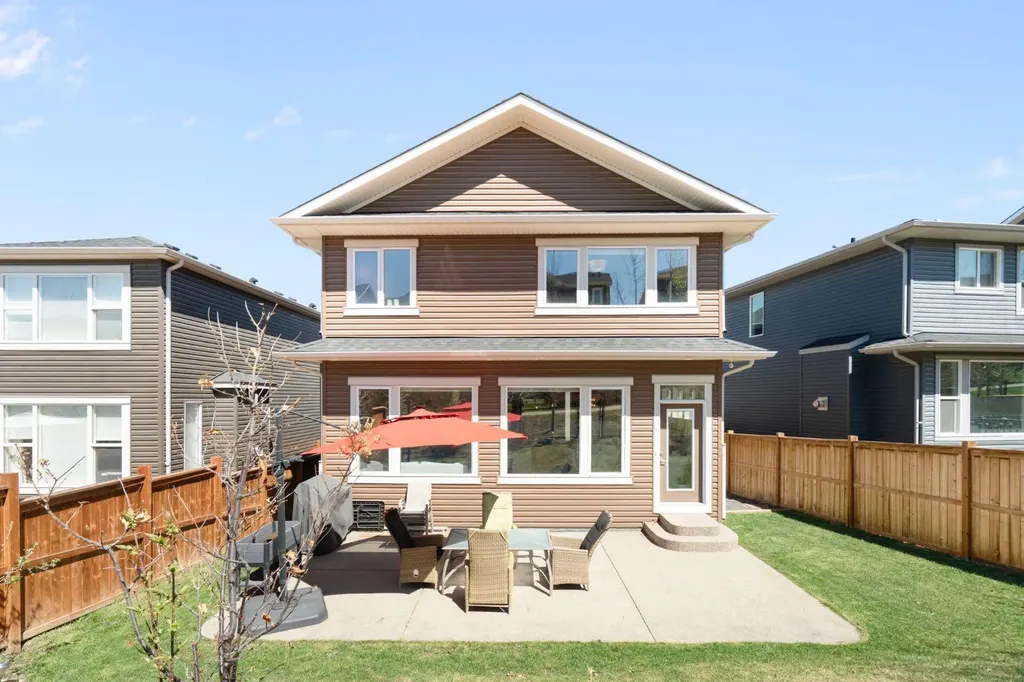48 Crestbrook Link SW Calgary AB T3B 6G9