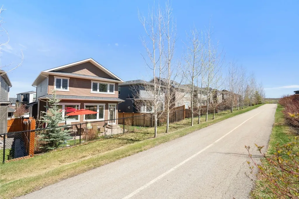 48 Crestbrook Link SW Calgary AB T3B 6G9