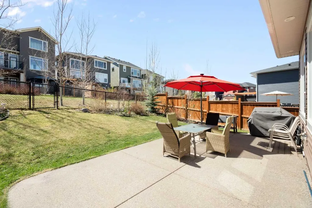 48 Crestbrook Link SW Calgary AB T3B 6G9