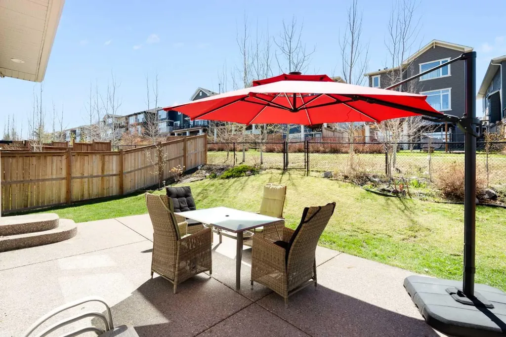 48 Crestbrook Link SW Calgary AB T3B 6G9