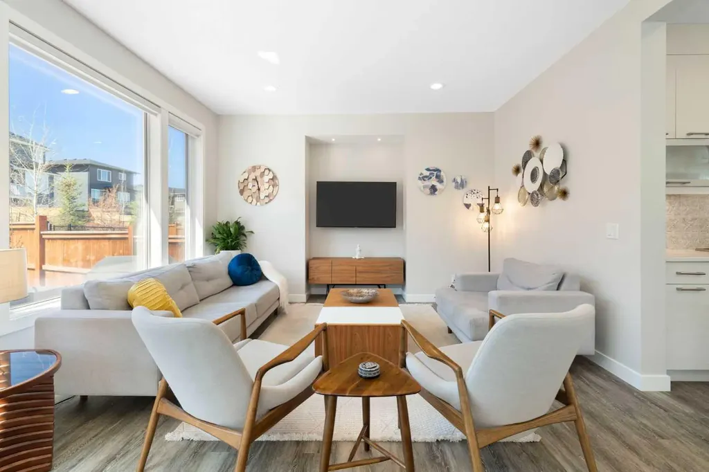 48 Crestbrook Link SW Calgary AB T3B 6G9