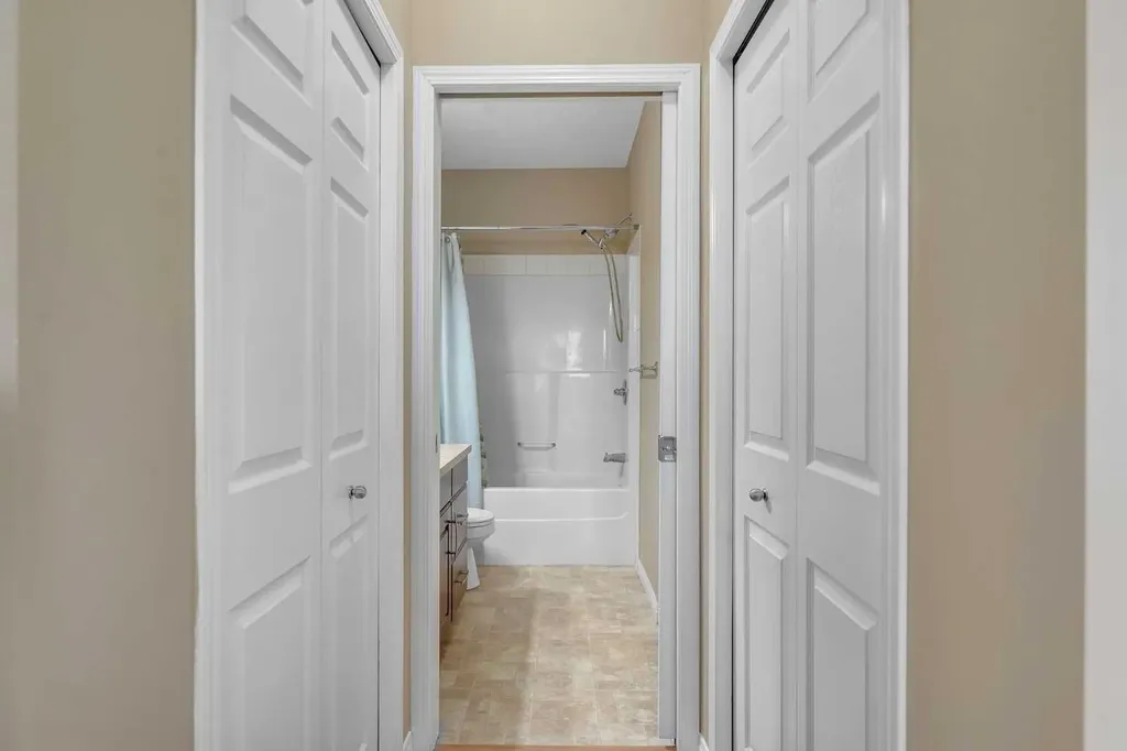 1727 54 Street SE Calgary AB T2A 1B7