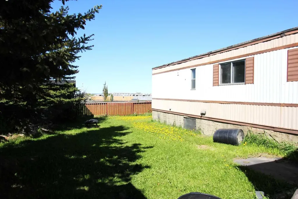 11906 98 Street Grande Prairie AB T8V 5H2