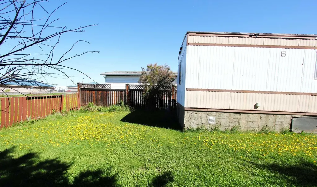 11906 98 Street Grande Prairie AB T8V 5H2