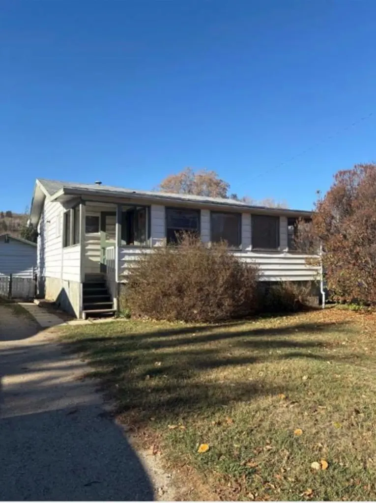 10926 93 Street Peace River AB T8S 1S3