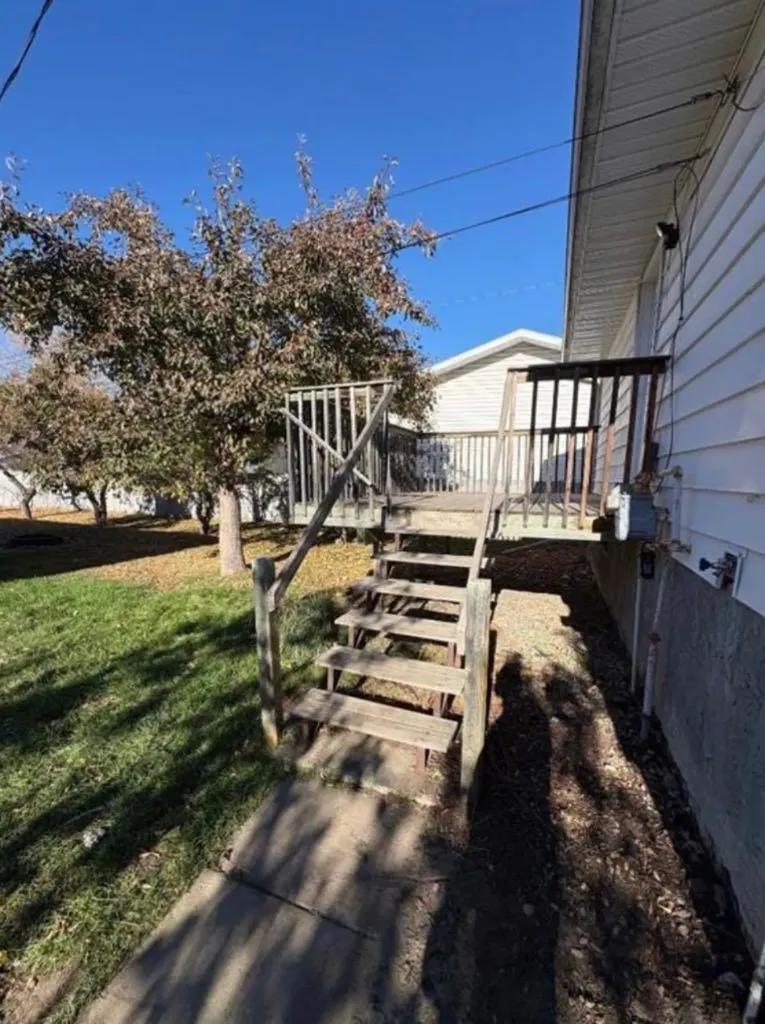 10926 93 Street Peace River AB T8S 1S3