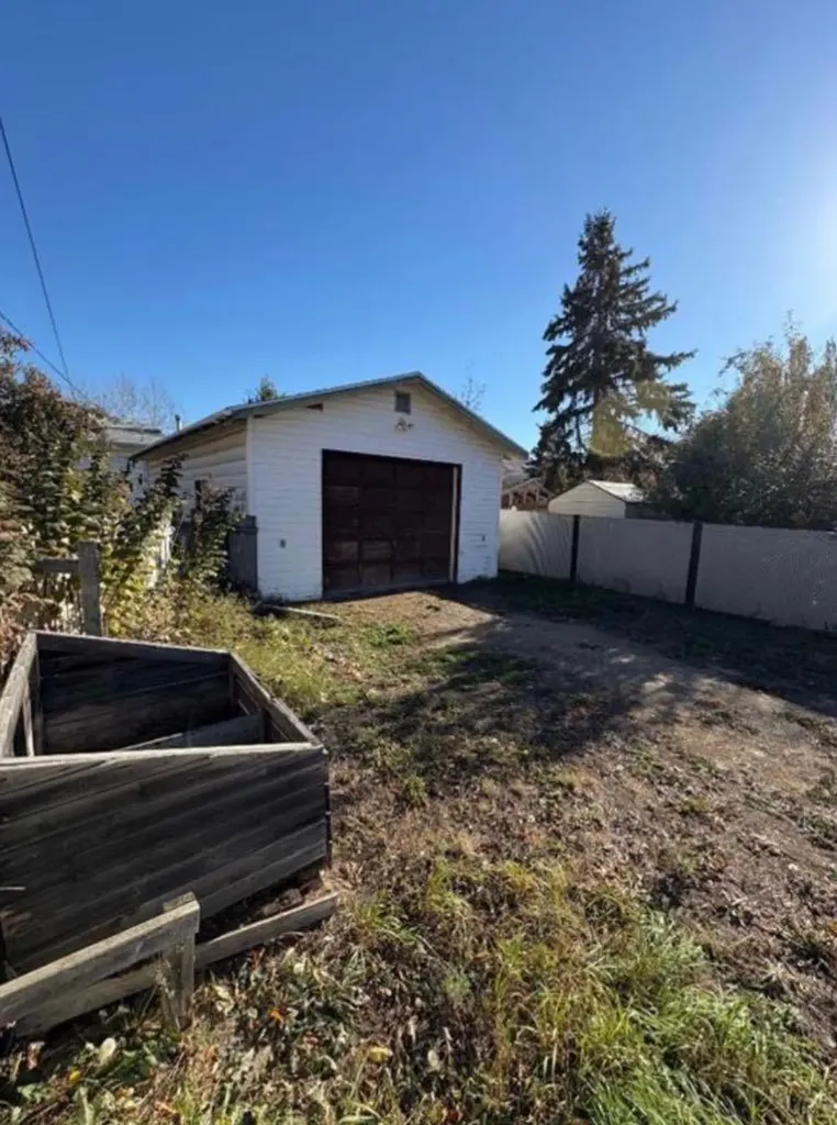 10926 93 Street Peace River AB T8S 1S3