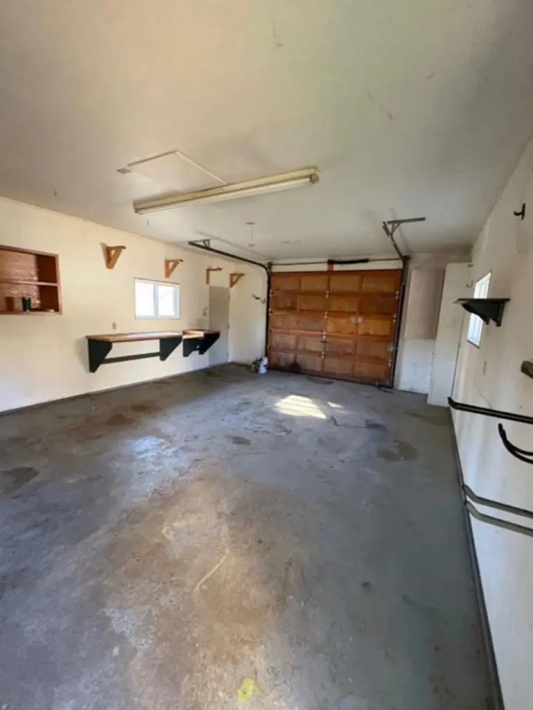 10926 93 Street Peace River AB T8S 1S3