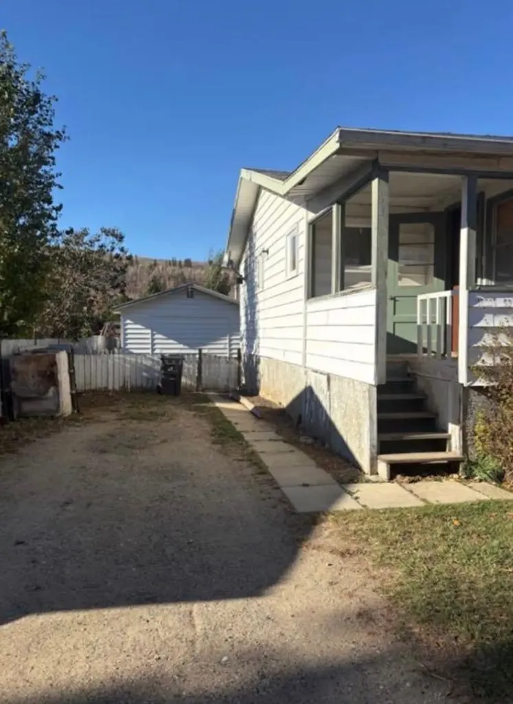 10926 93 Street Peace River AB T8S 1S3