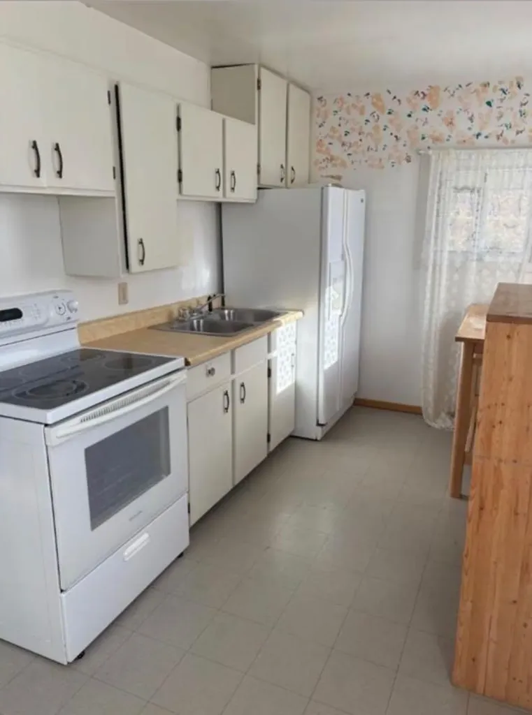10926 93 Street Peace River AB T8S 1S3