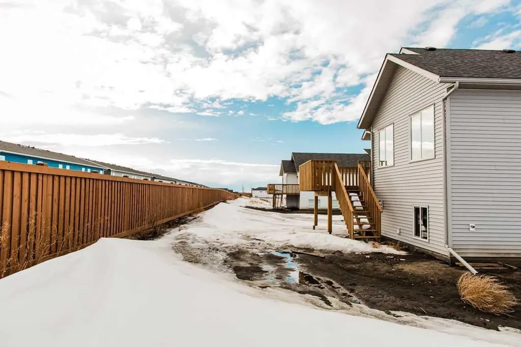 9541 114 Avenue Clairmont AB T8X 0W7