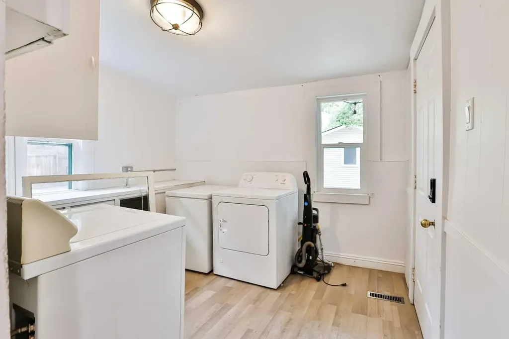 912 8 Street S Lethbridge AB T1J 2K8