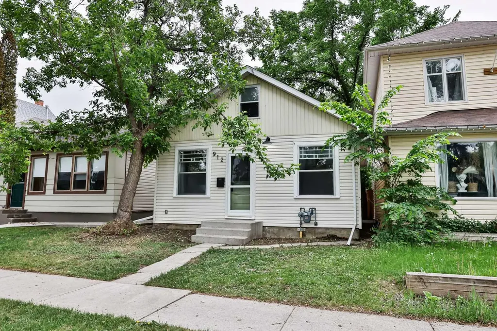 912 8 Street S Lethbridge AB T1J 2K8