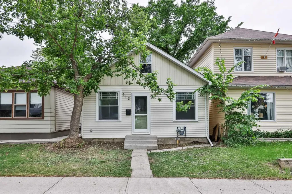 912 8 Street S Lethbridge AB T1J 2K8