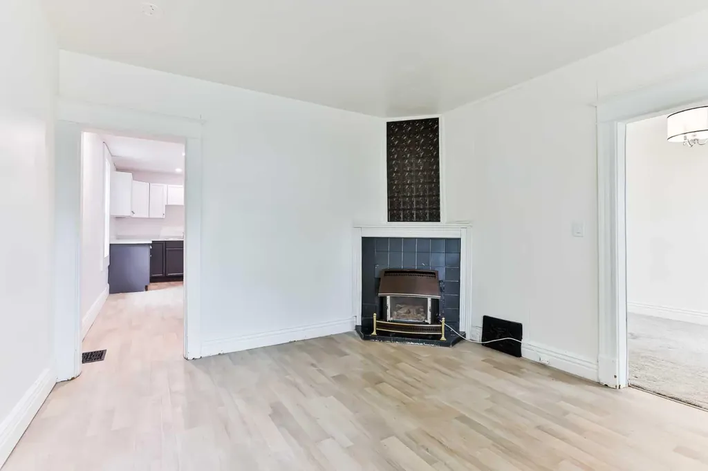 912 8 Street S Lethbridge AB T1J 2K8