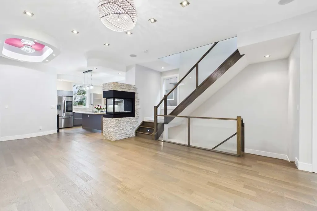 2430 28 Avenue SW Calgary AB T2T 1K9