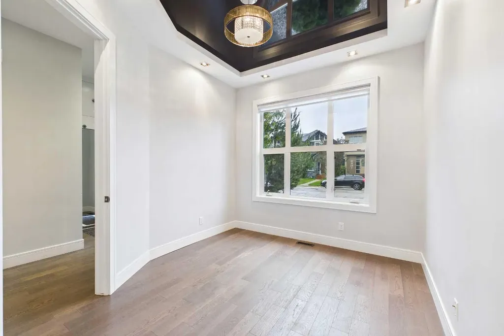 2430 28 Avenue SW Calgary AB T2T 1K9