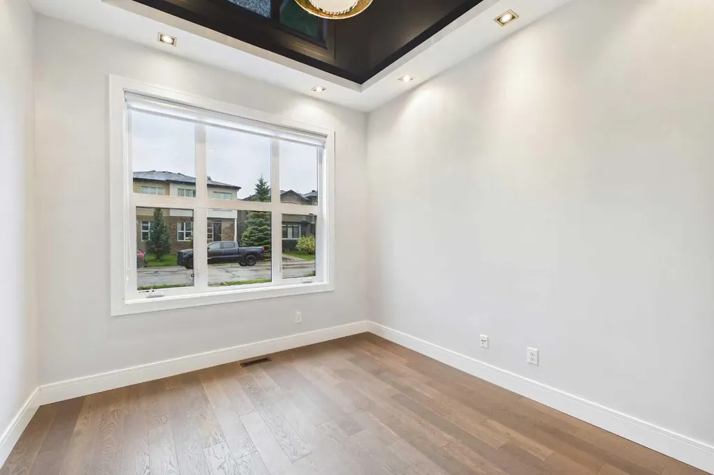 2430 28 Avenue SW Calgary AB T2T 1K9
